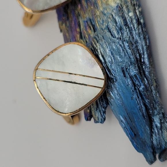 Men's cufflinks, gold tone with mother of pearl inlay. - Picture 2 of 4